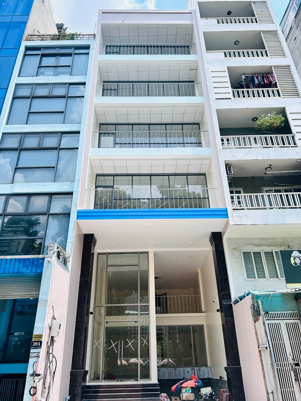 Cho thuê tòa nhà mới xây 39 Hồng Hà