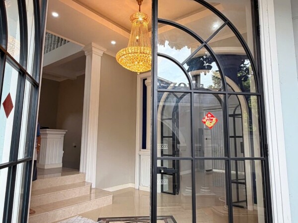 Cho thuê villa góc 2 mặt tiền đường Nguyễn Văn Hưởng